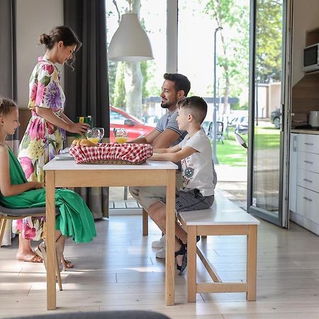 Tiszakécske Barack Thermal & Natura Apartments מראה חיצוני תמונה