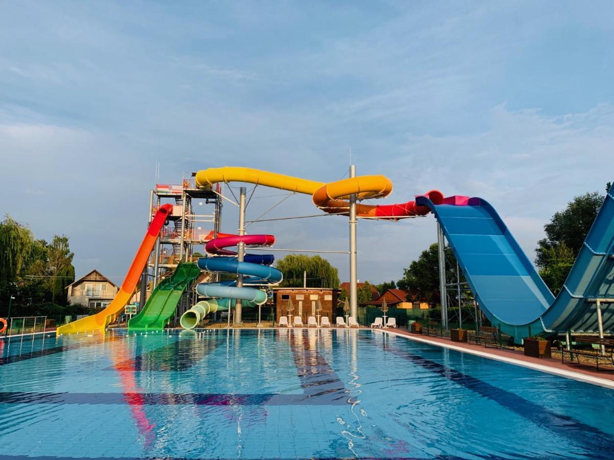 Tiszakécske Barack Thermal & Natura Apartments מראה חיצוני תמונה