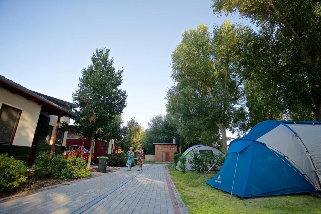 Tiszakécske Barack Thermal & Natura Apartments מראה חיצוני תמונה