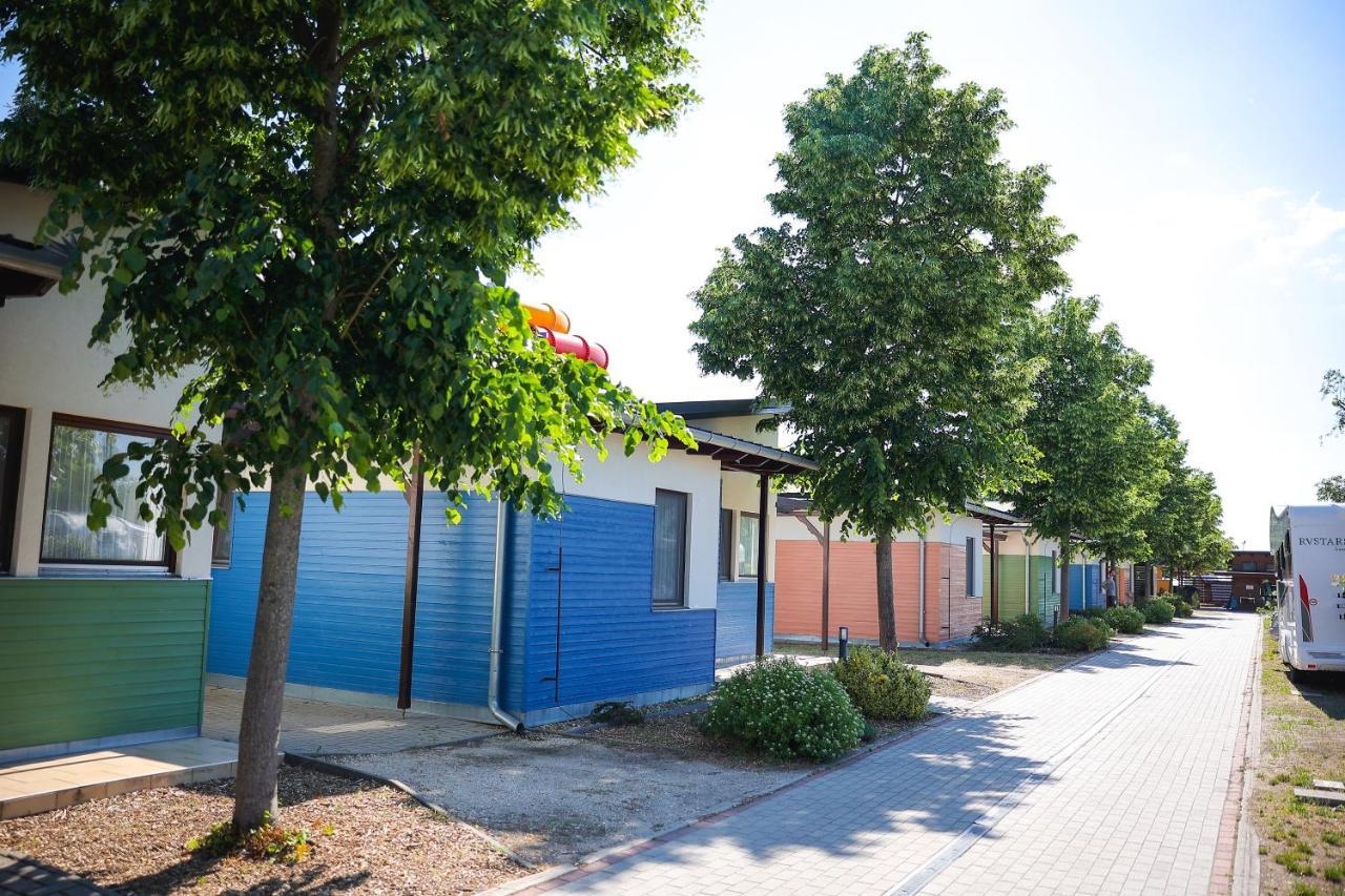 Tiszakécske Barack Thermal & Natura Apartments מראה חיצוני תמונה