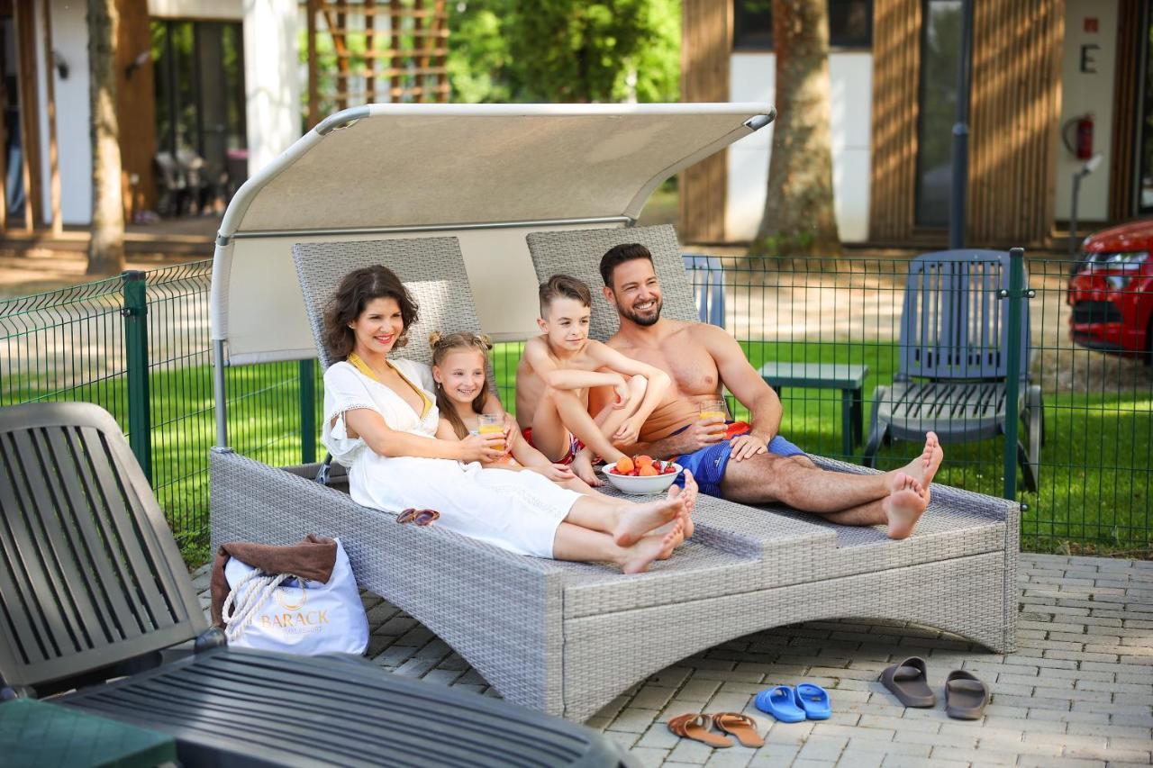 Tiszakécske Barack Thermal & Natura Apartments מראה חיצוני תמונה
